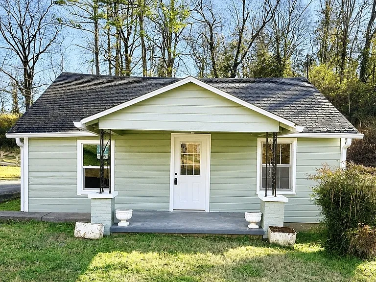 833 Cumberland Dr — Photo 1