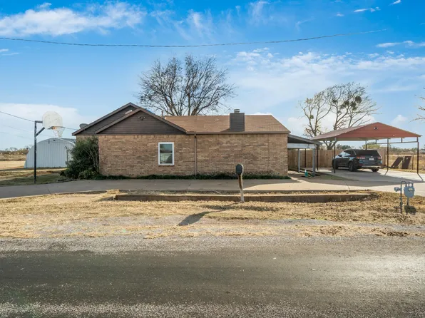 125 S Gate Gardens St, Iowa Park, TX 76367
