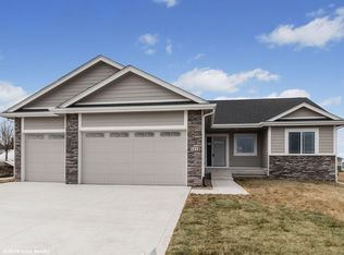 5418 147th St, Urbandale, IA 50323