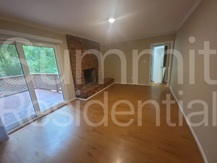 1908 Medfield Rd — Photo 11