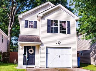 2113 Sparrow Rd, Chesapeake, VA 23320