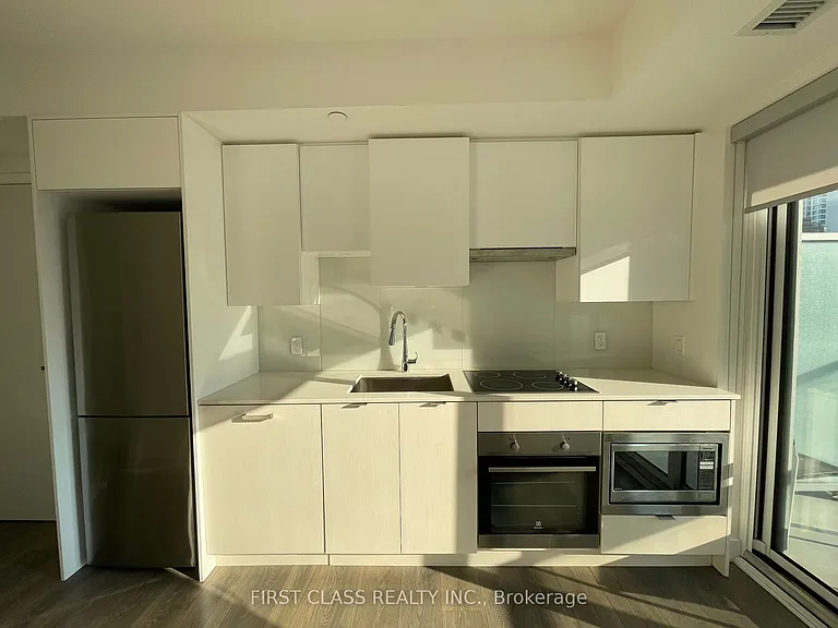 99 Broadway Ave #810 — Photo 3