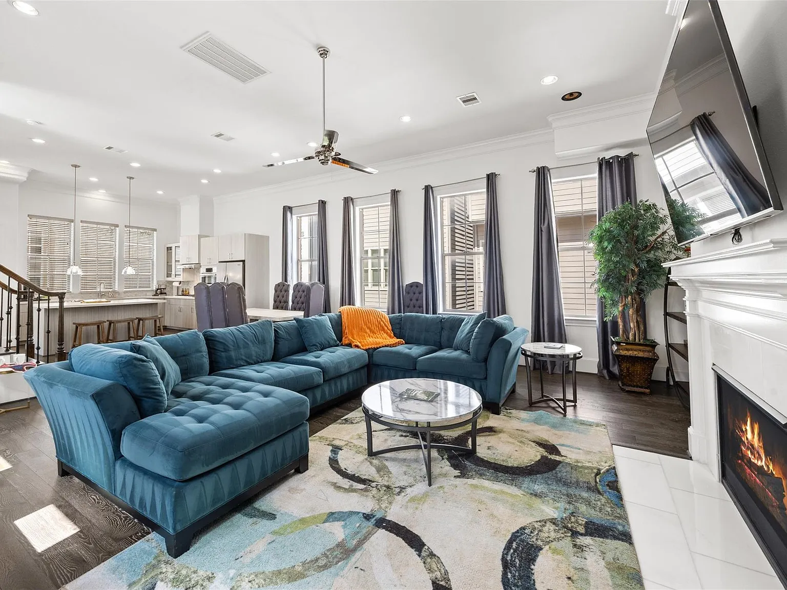3 bed, 3.5 bath, 2284 sqft, $4,800 — Photo 4