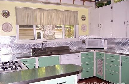 Kitchen with lots of storage
						:
						Lots of counter top space and storage. New back splash, faucets, dishwasher