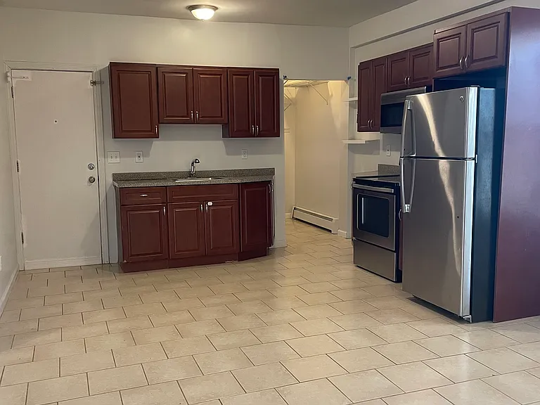 97-99 Lincoln St #1 — Photo 17