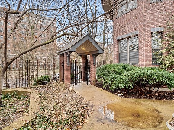 2nd image of 5381 Pershing Ave APT 205