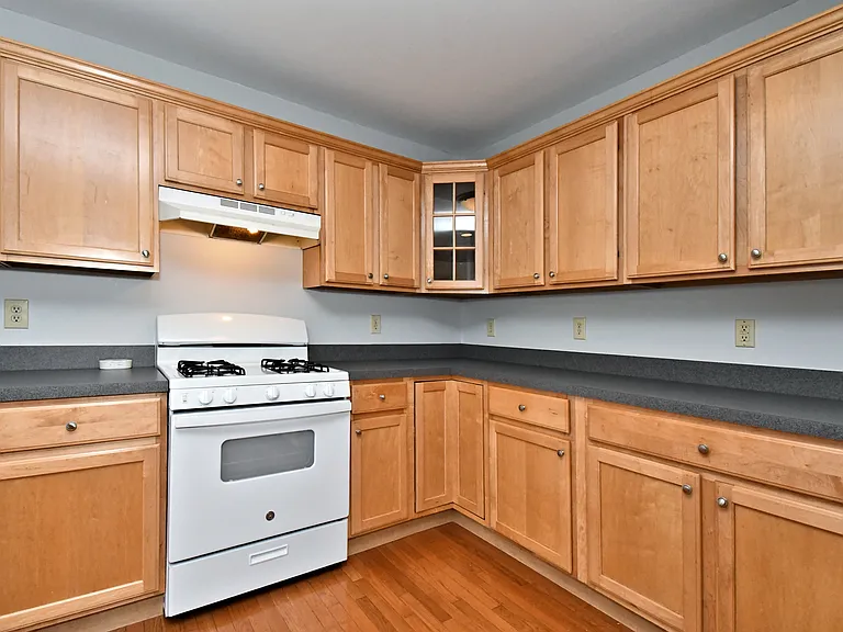 1028 Balley Dr — Photo 10