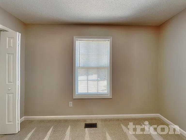 57 Honeysuckle Ct — Photo 12