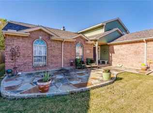 609 Creekview Dr, Burleson, TX 76028
