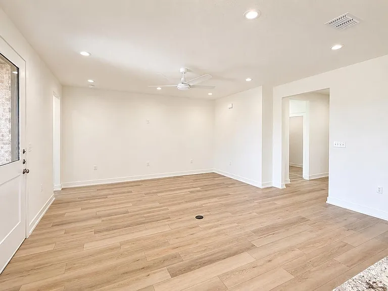 317 Cowboy Ln — Photo 4