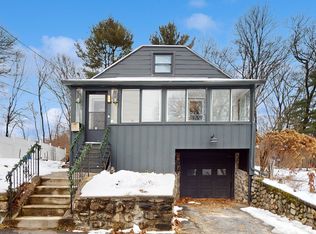 7 Sweetbriar Ln, Worcester, MA 01602