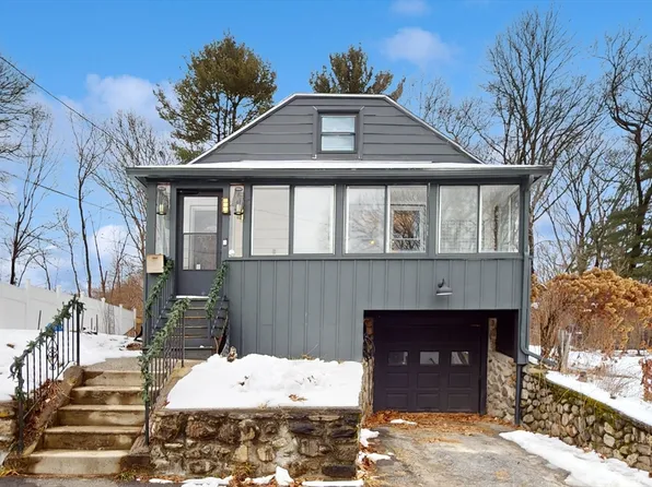 7 Sweetbriar Ln, Worcester, MA 01602