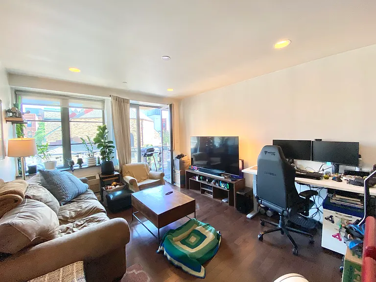 155 N 4th St #3D — Photo 3
