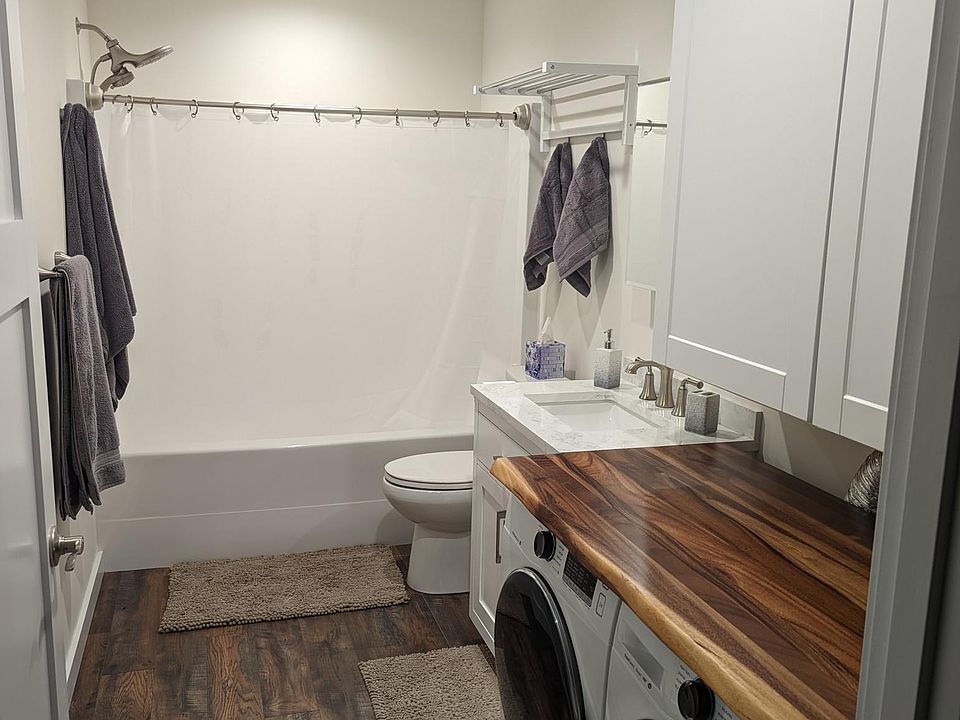 2nd image of 918 Pine St APT A