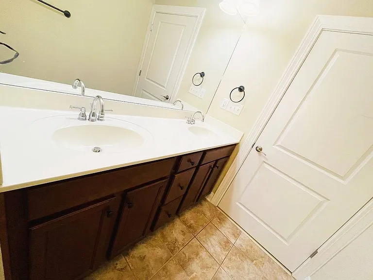 Double Sink Vanity in Master Bathroom