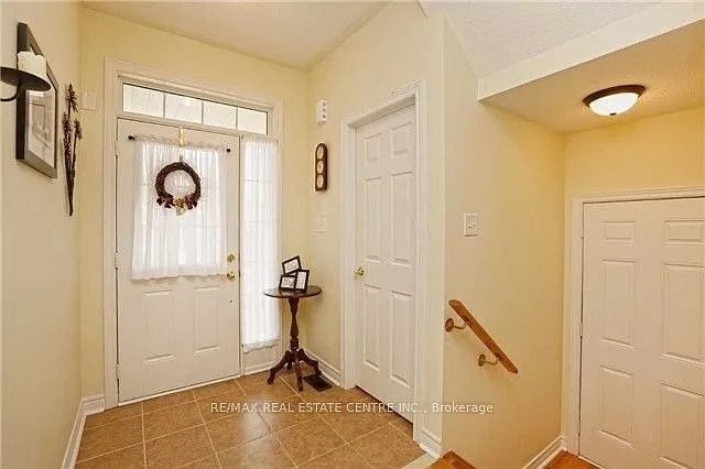 43 Joywill Ct — Photo 7