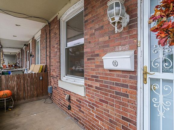 4th image of 2833 E Ontario St