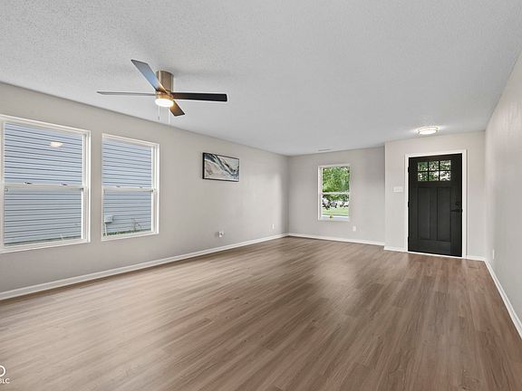 3rd image of 2488 Woodfield Blvd