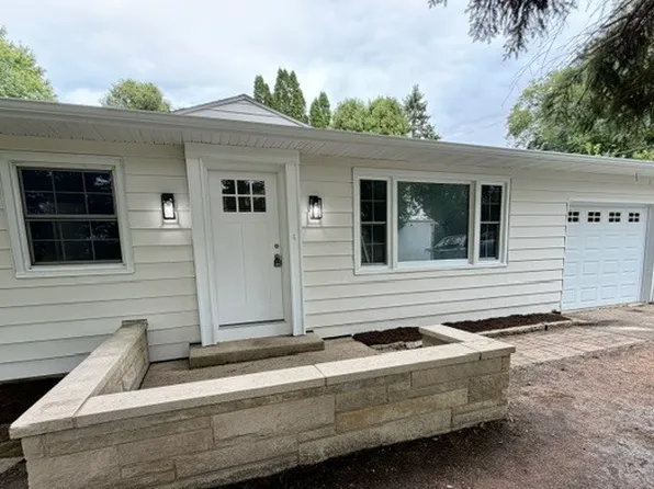 333 Bethany Rd, Sycamore, IL 60178