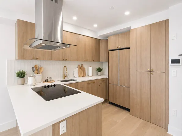 156 Tompkins Avenue image 1 of 5