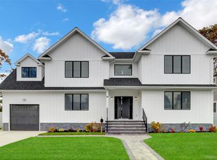 66 2nd Ave, Massapequa Park, NY 11762