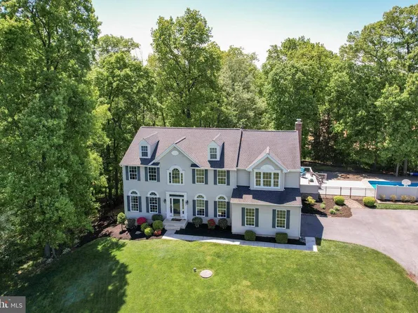 202 Almar Dr, Hampstead, MD 21074