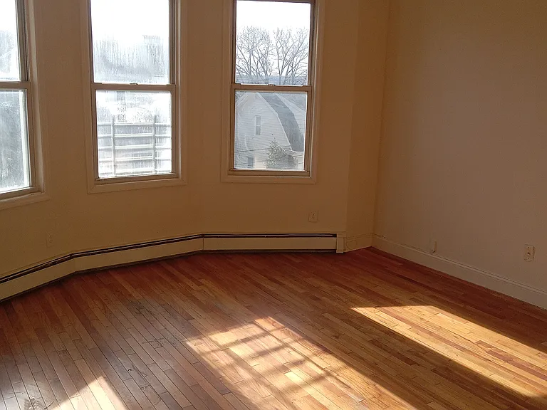 139 Webster Ave #3F — Photo 7