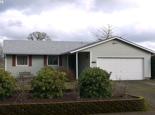 305 E Park Ave, Molalla, OR