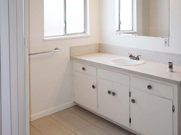 3rd image of 347 Haddon Rd #3