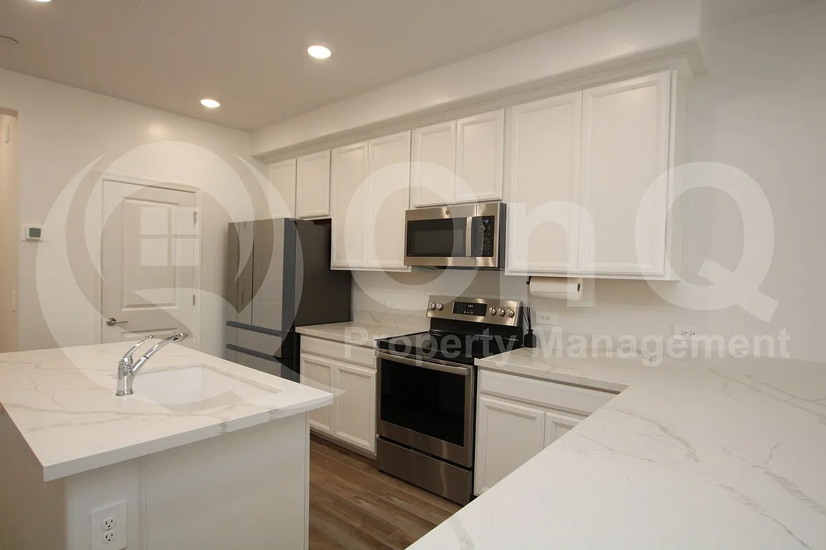 2 bed, 2.0 bath, 1193 sqft, $1,950 — Photo 2