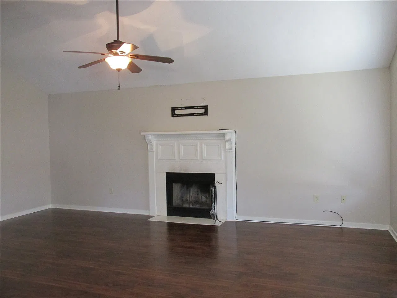 2 bed, 2.0 bath, 1100 sqft, $1,825 — Photo 2