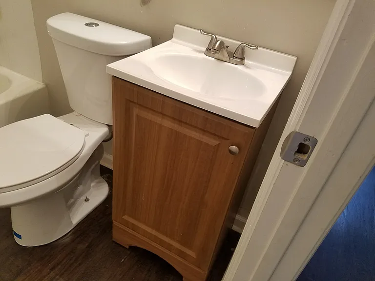 1421 Florence Ave — Photo 14