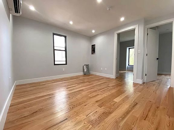 4th image of 223 Halsey St #4