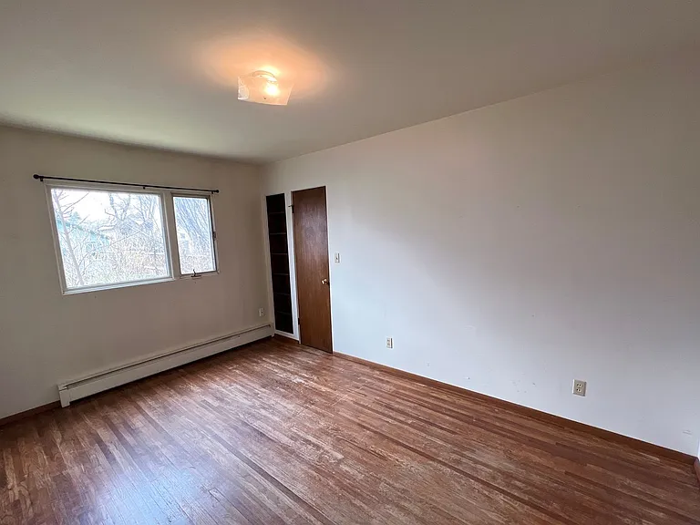 209-215 E Story St — Photo 7