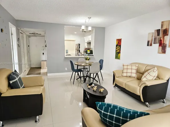 8818 W McNab Rd APT 303, Tamarac, FL 33321