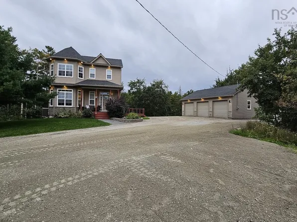 612 Highway 1, Mount Uniacke, NS B0N 1Z0