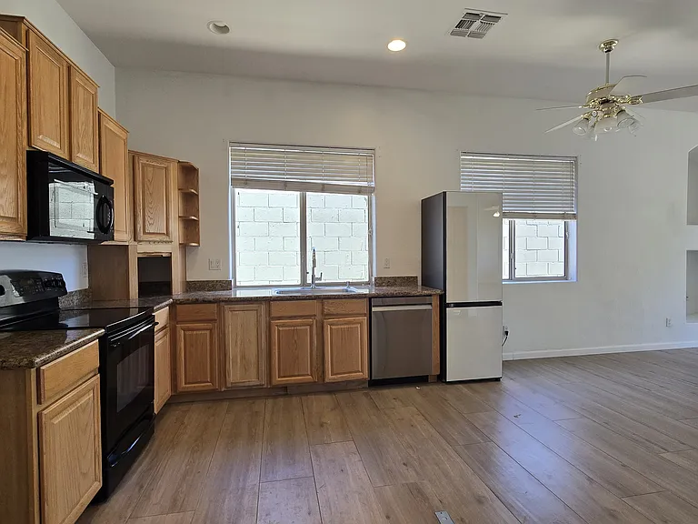 10335 E Rosemary Ln — Photo 11