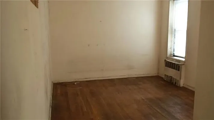 Sold by R New York | media 37