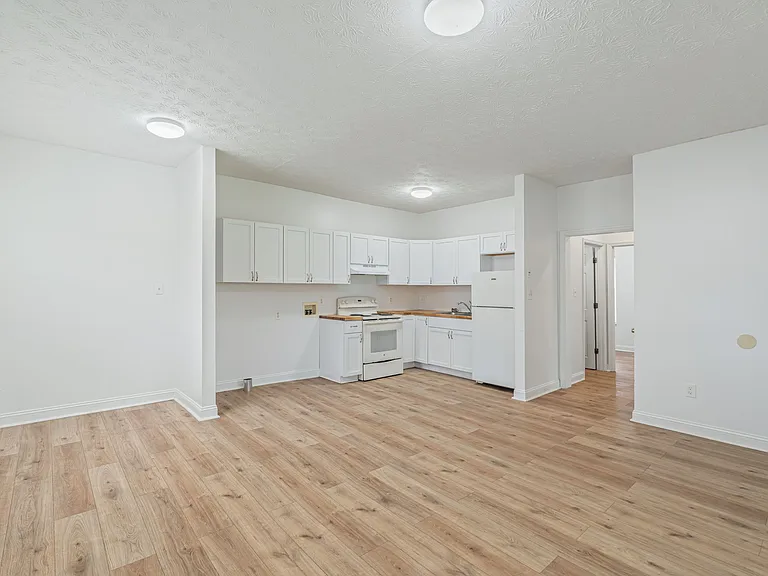 605 Spruce St NE — Photo 6