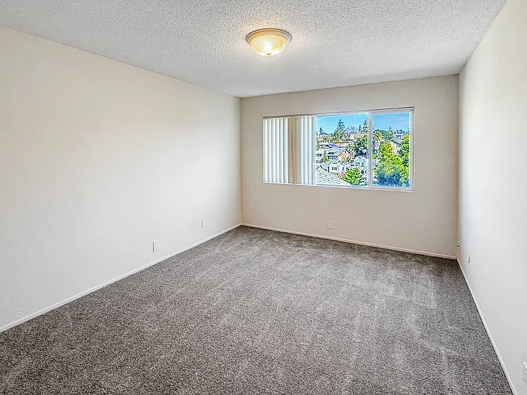 480 Crescent — Photo 23