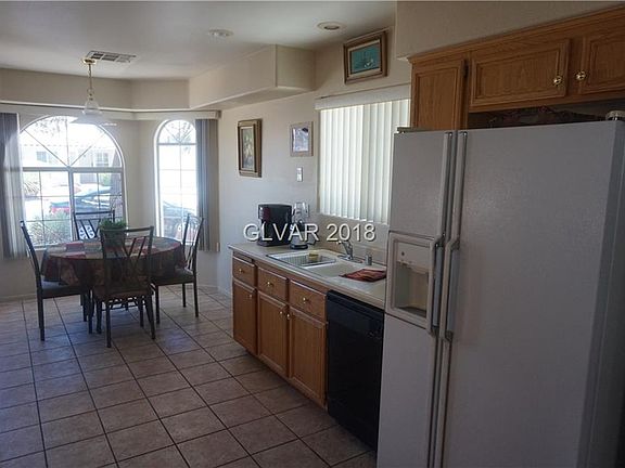 5th image of 3553 Day Dawn St