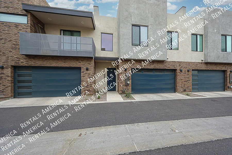 Available 3 Bedroom 2.5 Bath Tempe Townhome — Photo 2