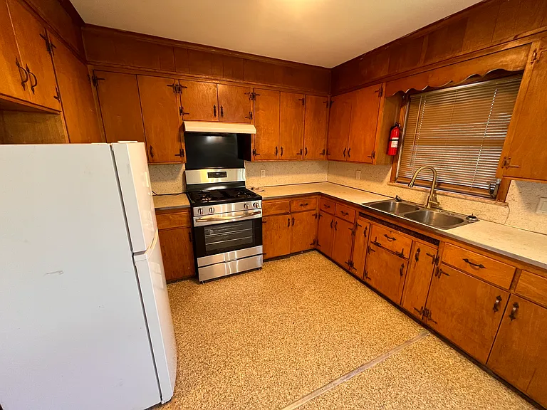 2803 Queen St — Photo 18