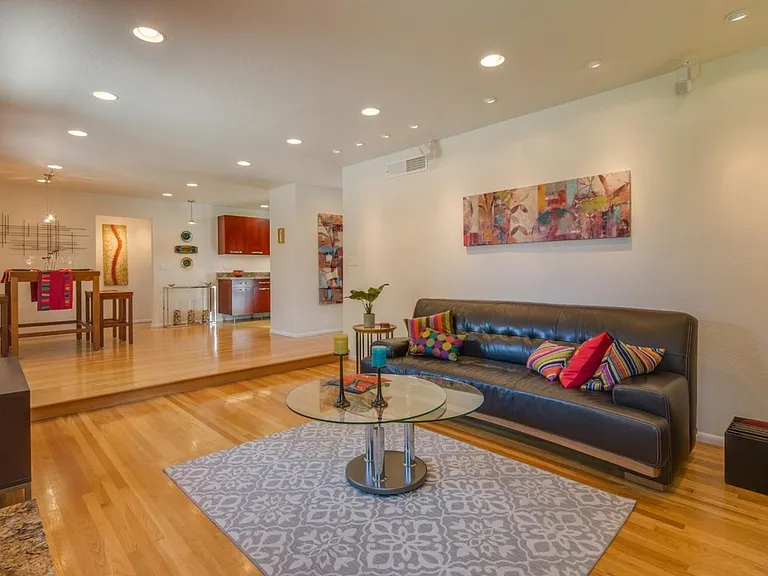 874 Wellington Pl — Photo 4
