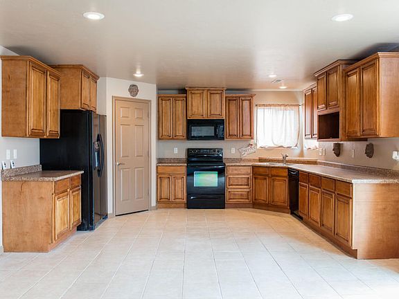 5th image of 796 S Peachtree Dr