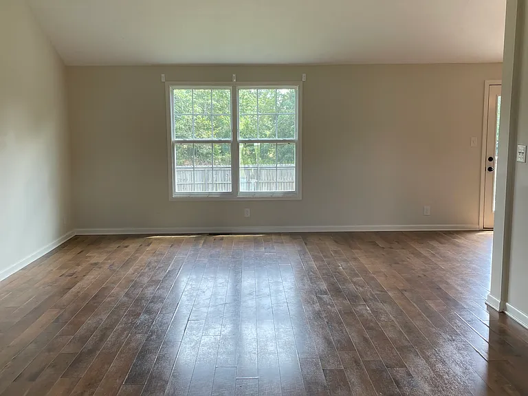 384 Johnson Dr — Photo 4