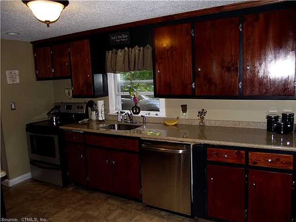 Kitchen. New granite counte...