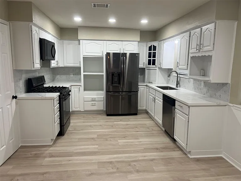 205 W Vaughn Ln — Photo 6