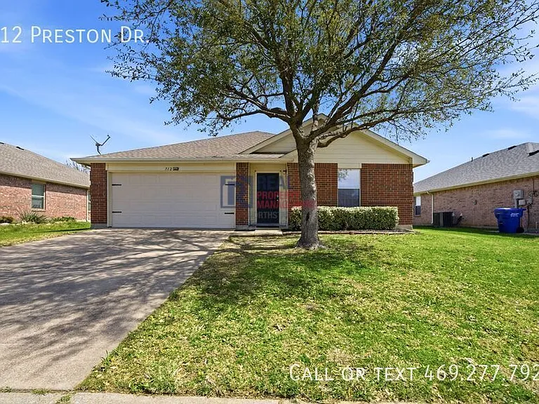 712 Preston Dr — Photo 1