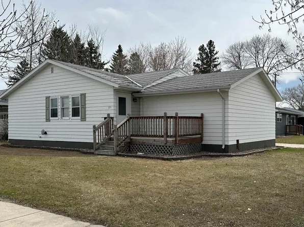 219 12th St W, Bottineau, ND 58318